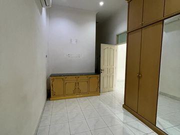 Dijual Rumah Teluk Gong 6x16m, semi furnish.