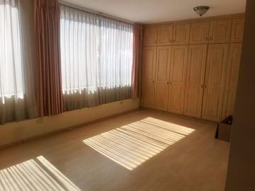 PENTHOUSE DE DOS DEPARTAMENTOS EN VENTA, QUITO EL BATÁN ALTO, ÚTIL 450 M², $400.000