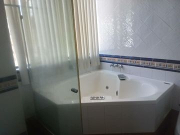 PENTHOUSE DE DOS DEPARTAMENTOS EN VENTA, QUITO EL BATÁN ALTO, ÚTIL 450 M², $400.000