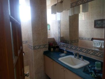 PENTHOUSE DE DOS DEPARTAMENTOS EN VENTA, QUITO EL BATÁN ALTO, ÚTIL 450 M², $400.000