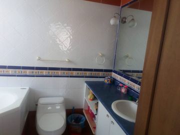 PENTHOUSE DE DOS DEPARTAMENTOS EN VENTA, QUITO EL BATÁN ALTO, ÚTIL 450 M², $400.000