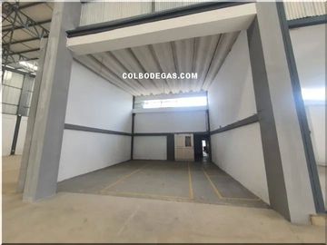 ALQUILER DE BODEGA DE 1400 MTS2, AMPLIAS ZONAS DE ESTACIONAMIENTO IDEAL PARA TU EXITO EMPRESARIAL.