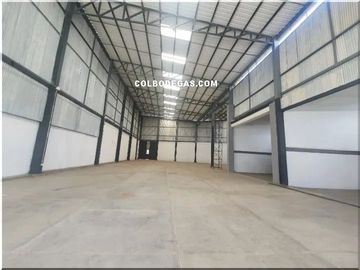 ALQUILER DE BODEGA DE 1400 MTS2, AMPLIAS ZONAS DE ESTACIONAMIENTO IDEAL PARA TU EXITO EMPRESARIAL.