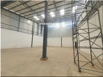 ALQUILER DE BODEGA DE 1400 MTS2, AMPLIAS ZONAS DE ESTACIONAMIENTO IDEAL PARA TU EXITO EMPRESARIAL.