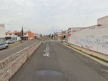 Vive en Elegante y amplia casa en remate en Col. Fundadores, Santiago de Querétaro, Qro!!