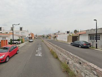 Vive en Elegante y amplia casa en remate en Col. Fundadores, Santiago de Querétaro, Qro!!