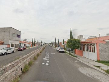 Vive en Elegante y amplia casa en remate en Col. Fundadores, Santiago de Querétaro, Qro!!