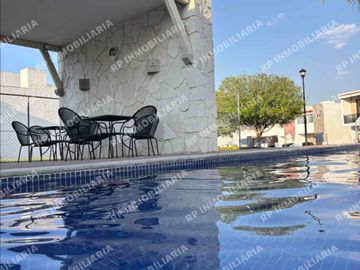 Casa en renta tres recámaras y amplio sótano en Pedregal de Schoenstatt.