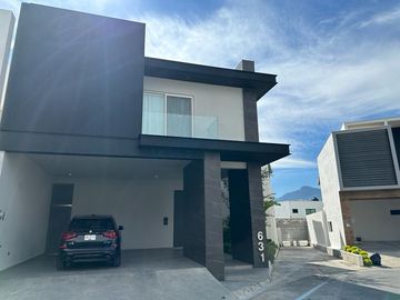 Casa en Venta, Fracc. La Joya (Carr Nac)
