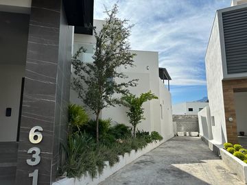 Casa en Venta, Fracc. La Joya (Carr Nac)