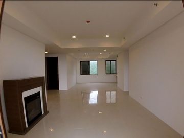 For Sale: Tagaytay Highlands 3 Bedroom Condo with Mountain View , Cool and Secured