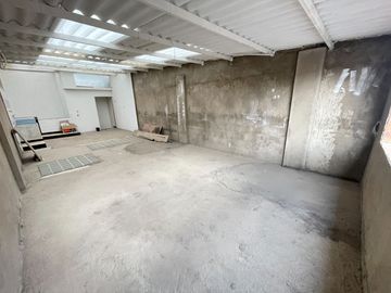 VENDO BONITA CASA, RENTABLE 4 PISOS INDEPENDIENTES B. UNIR II ENGATIVA BOGOTA, colombia EXITO CALLE 80 OPORTUNIDAD.