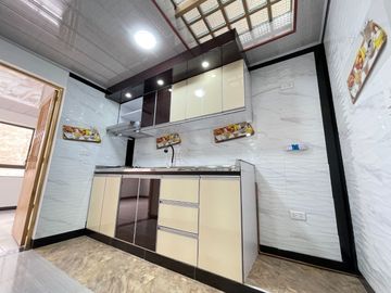 VENDO BONITA CASA, RENTABLE 4 PISOS INDEPENDIENTES B. UNIR II ENGATIVA BOGOTA, colombia EXITO CALLE 80 OPORTUNIDAD.