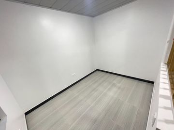 VENDO BONITA CASA, RENTABLE 4 PISOS INDEPENDIENTES B. UNIR II ENGATIVA BOGOTA, colombia EXITO CALLE 80 OPORTUNIDAD.
