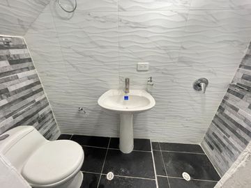 VENDO BONITA CASA, RENTABLE 4 PISOS INDEPENDIENTES B. UNIR II ENGATIVA BOGOTA, colombia EXITO CALLE 80 OPORTUNIDAD.