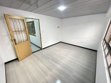 VENDO BONITA CASA, RENTABLE 4 PISOS INDEPENDIENTES B. UNIR II ENGATIVA BOGOTA, colombia EXITO CALLE 80 OPORTUNIDAD.