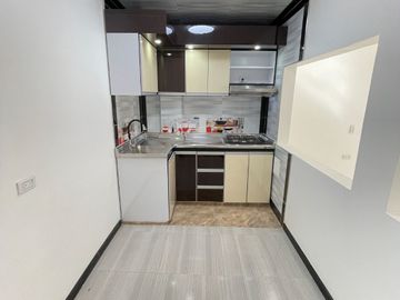 VENDO BONITA CASA, RENTABLE 4 PISOS INDEPENDIENTES B. UNIR II ENGATIVA BOGOTA, colombia EXITO CALLE 80 OPORTUNIDAD.