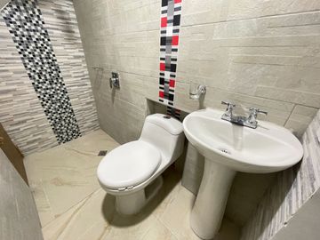 VENDO BONITA CASA, RENTABLE 4 PISOS INDEPENDIENTES B. UNIR II ENGATIVA BOGOTA, colombia EXITO CALLE 80 OPORTUNIDAD.