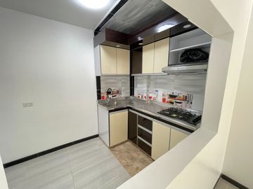 VENDO BONITA CASA, RENTABLE 4 PISOS INDEPENDIENTES B. UNIR II ENGATIVA BOGOTA, colombia EXITO CALLE 80 OPORTUNIDAD.