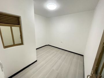 VENDO BONITA CASA, RENTABLE 4 PISOS INDEPENDIENTES B. UNIR II ENGATIVA BOGOTA, colombia EXITO CALLE 80 OPORTUNIDAD.