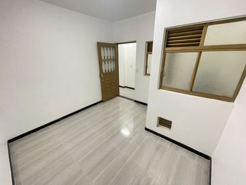 VENDO BONITA CASA, RENTABLE 4 PISOS INDEPENDIENTES B. UNIR II ENGATIVA BOGOTA, colombia EXITO CALLE 80 OPORTUNIDAD.