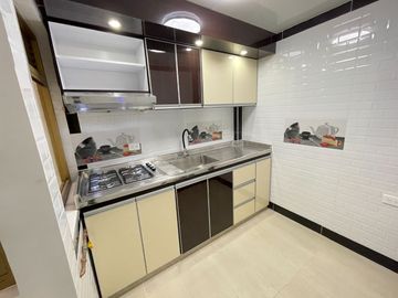VENDO BONITA CASA, RENTABLE 4 PISOS INDEPENDIENTES B. UNIR II ENGATIVA BOGOTA, colombia EXITO CALLE 80 OPORTUNIDAD.