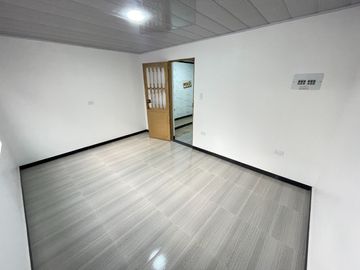 VENDO BONITA CASA, RENTABLE 4 PISOS INDEPENDIENTES B. UNIR II ENGATIVA BOGOTA, colombia EXITO CALLE 80 OPORTUNIDAD.