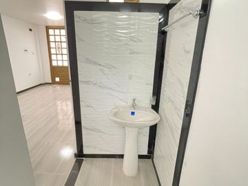 VENDO BONITA CASA, RENTABLE 4 PISOS INDEPENDIENTES B. UNIR II ENGATIVA BOGOTA, colombia EXITO CALLE 80 OPORTUNIDAD.