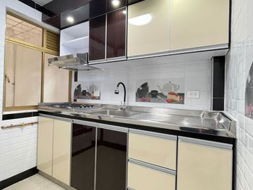 VENDO BONITA CASA, RENTABLE 4 PISOS INDEPENDIENTES B. UNIR II ENGATIVA BOGOTA, colombia EXITO CALLE 80 OPORTUNIDAD.