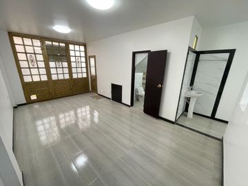 VENDO BONITA CASA, RENTABLE 4 PISOS INDEPENDIENTES B. UNIR II ENGATIVA BOGOTA, colombia EXITO CALLE 80 OPORTUNIDAD.