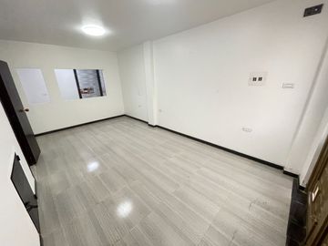 VENDO BONITA CASA, RENTABLE 4 PISOS INDEPENDIENTES B. UNIR II ENGATIVA BOGOTA, colombia EXITO CALLE 80 OPORTUNIDAD.