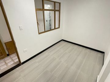 VENDO BONITA CASA, RENTABLE 4 PISOS INDEPENDIENTES B. UNIR II ENGATIVA BOGOTA, colombia EXITO CALLE 80 OPORTUNIDAD.