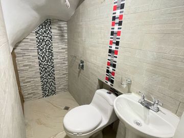 VENDO BONITA CASA, RENTABLE 4 PISOS INDEPENDIENTES B. UNIR II ENGATIVA BOGOTA, colombia EXITO CALLE 80 OPORTUNIDAD.