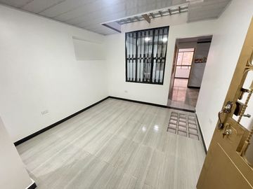 VENDO BONITA CASA, RENTABLE 4 PISOS INDEPENDIENTES B. UNIR II ENGATIVA BOGOTA, colombia EXITO CALLE 80 OPORTUNIDAD.