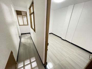 VENDO BONITA CASA, RENTABLE 4 PISOS INDEPENDIENTES B. UNIR II ENGATIVA BOGOTA, colombia EXITO CALLE 80 OPORTUNIDAD.