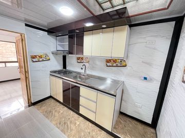 VENDO BONITA CASA, RENTABLE 4 PISOS INDEPENDIENTES B. UNIR II ENGATIVA BOGOTA, colombia EXITO CALLE 80 OPORTUNIDAD.