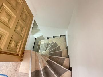 VENDO BONITA CASA, RENTABLE 4 PISOS INDEPENDIENTES B. UNIR II ENGATIVA BOGOTA, colombia EXITO CALLE 80 OPORTUNIDAD.
