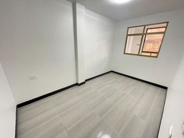 VENDO BONITA CASA, RENTABLE 4 PISOS INDEPENDIENTES B. UNIR II ENGATIVA BOGOTA, colombia EXITO CALLE 80 OPORTUNIDAD.