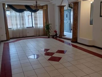 VENTA DE CASA CIUDADELA SIMÓN BOLIVAR,  DIAGONAL AL HOTEL TRYP BY WYNDHAM