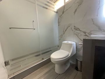 Venta edificio en fracc la huerta con 3 departamentos con entrada independiente