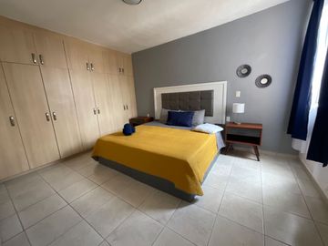 Venta edificio en fracc la huerta con 3 departamentos con entrada independiente