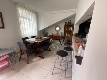 Venta edificio en fracc la huerta con 3 departamentos con entrada independiente
