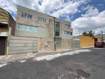 Venta edificio en fracc la huerta con 3 departamentos con entrada independiente