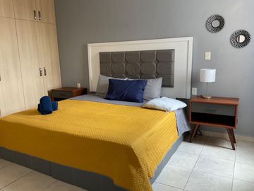 Venta edificio en fracc la huerta con 3 departamentos con entrada independiente