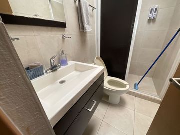 Venta edificio en fracc la huerta con 3 departamentos con entrada independiente