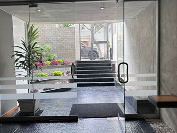 Moderno dúplex  estilo industrial de un dormitorio y habitación Home Office 🏡💎