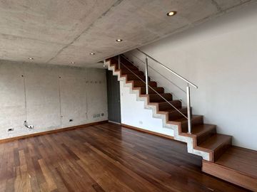 Moderno dúplex  estilo industrial de un dormitorio y habitación Home Office 🏡💎