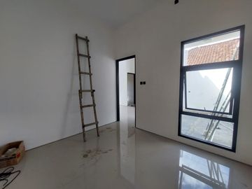 Rumah Mangku Aspal Lebar di Gabusan
