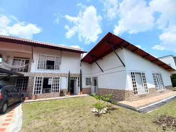Casa Campestre en Venta, vía al aeropuerto de Armenia
