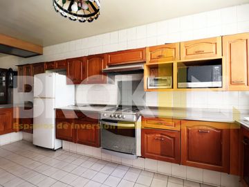 CASA CON LOCAL COMERCIAL Y BODEGA SOBRE CARRANZA (CENTRO) EN VENTA